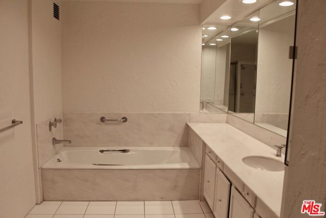 10790 Wilshire Boulevard, Los Angeles CA: https://media.crmls.org/mediaz/41833802-8ef2-48e9-bfb9-39998eb62033.jpg