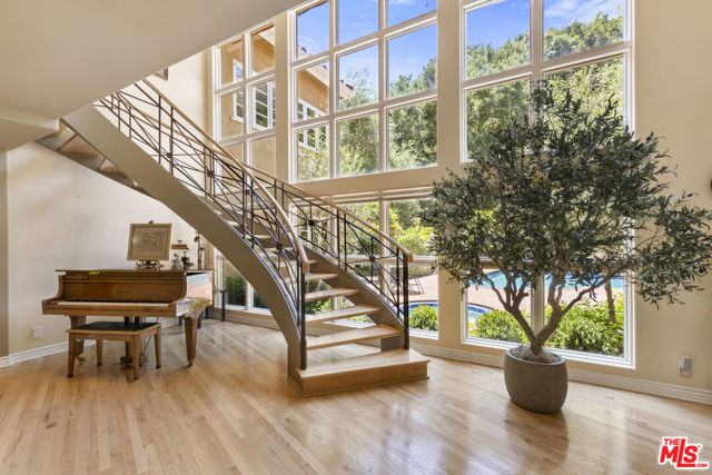 3265 Mandeville Canyon Road, Los Angeles CA: https://media.crmls.org/mediaz/4183779f-53b2-494a-96bd-693dea23065b.jpg