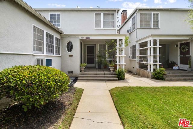 10366 Ashton Avenue, Los Angeles CA: https://media.crmls.org/mediaz/4183d799-1f87-4c8f-abd3-e787a4eddfb1.jpg