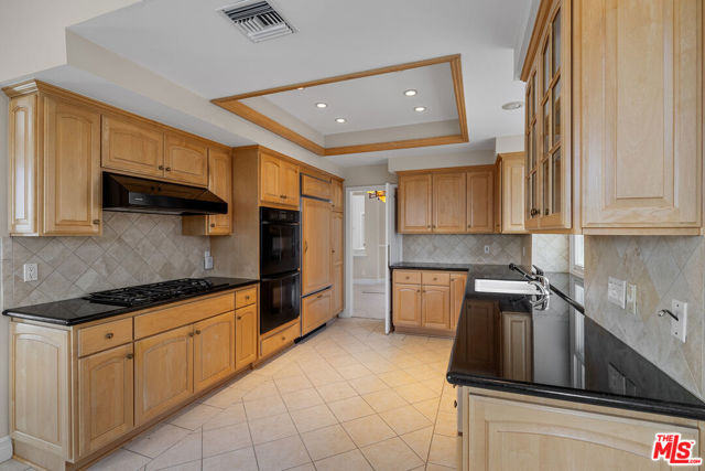 2046 Palisades Drive, Pacific Palisades CA: https://media.crmls.org/mediaz/4183e5a4-0a19-49b1-a622-44b508884aac.jpg