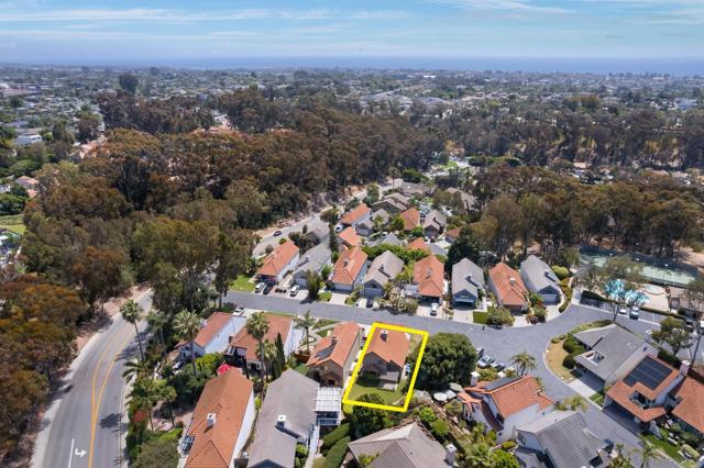 2818 Forest View Way, Carlsbad CA: https://media.crmls.org/mediaz/41843bd2-33b9-42e0-aca4-6fdb04fe5d35.jpg