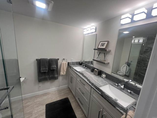 7061 Estrella De Mar, Carlsbad CA: https://media.crmls.org/mediaz/41853cb8-87a2-448c-8467-5e65b2cc85b6.jpg