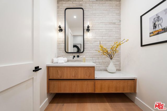 3267 Colby Avenue, Los Angeles CA: https://media.crmls.org/mediaz/41855661-d2d0-45f5-a861-56a1f7b8c55f.jpg