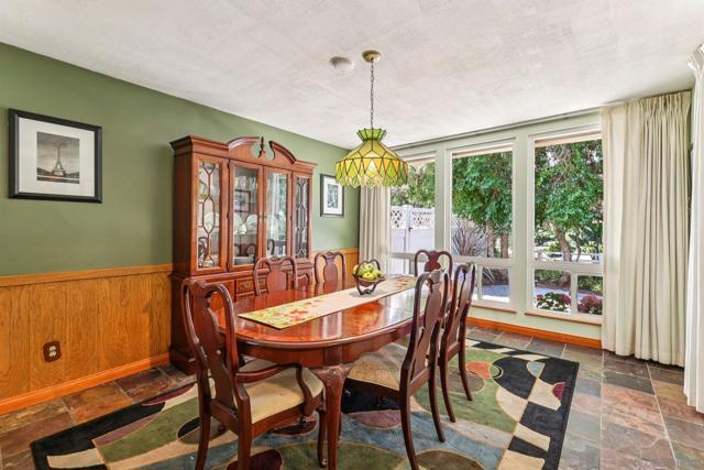 2807 Carlton Way, Fallbrook CA: https://media.crmls.org/mediaz/4185622e-11d3-4be8-bcda-a36b99c7dbe3.jpg