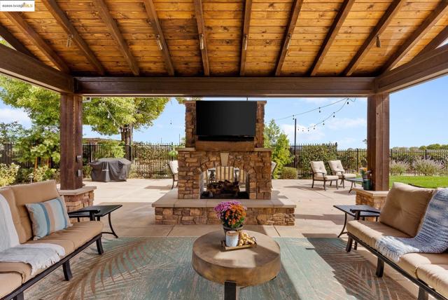 3501 Byer Road, Byron CA: https://media.crmls.org/mediaz/4185fe14-5014-425a-aed5-a0e86cc2f810.jpg