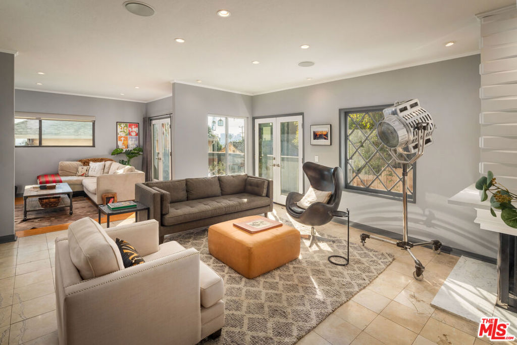 1133 N Clark Street #103