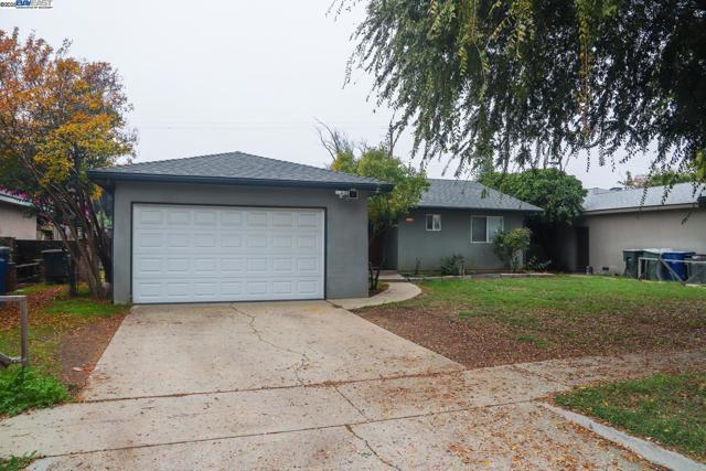 4295 N Archie Avenue, Fresno CA: https://media.crmls.org/mediaz/418640d6-c67e-4566-9651-47e4c558249e.jpg