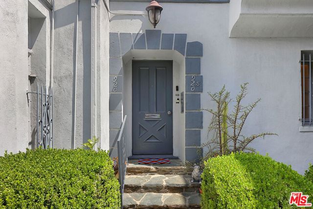 920 S Serrano Avenue, Los Angeles CA: https://media.crmls.org/mediaz/4186adb3-7512-4777-8bc5-f238859b1b0f.jpg