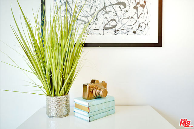 547 N Farrell Drive, Palm Springs CA: https://media.crmls.org/mediaz/4186bba5-d09d-421f-a98e-2c00c0ced1b9.jpg