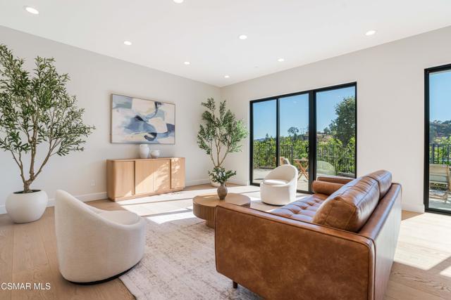 252 Capri Drive, Simi Valley CA: https://media.crmls.org/mediaz/4186d29c-d845-4551-b575-e0f922c664fe.jpg