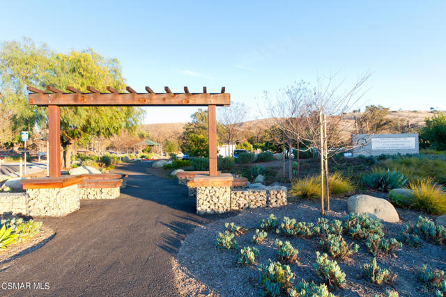 2743 Rustic Glen Drive, Thousand Oaks CA: https://media.crmls.org/mediaz/4186ee3d-cb74-4eb2-bc70-33616461c1cc.jpg