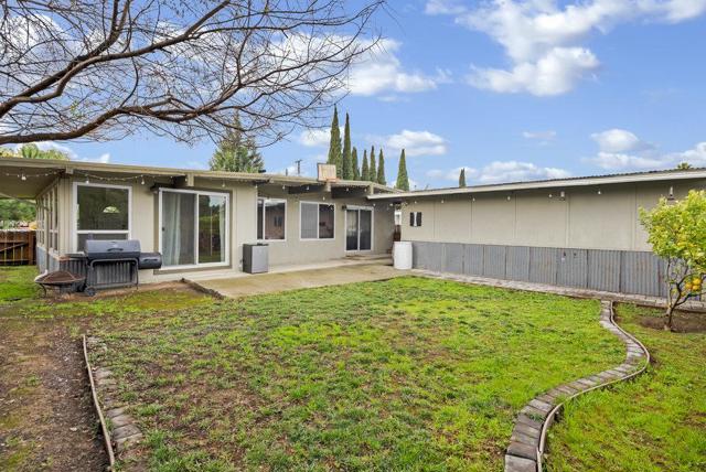 6881 F Street, Tres Pinos CA: https://media.crmls.org/mediaz/4186f0a8-66f1-4de0-b33d-2ff99902341c.jpg