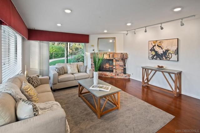 1586 Kimberly Woods Dr, El Cajon CA: https://media.crmls.org/mediaz/41876a16-6df2-4ce8-ad9f-1b02e9a34bb2.jpg