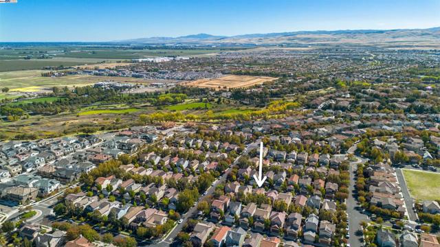 215 W Santa Cruz Way, Mountain House CA: https://media.crmls.org/mediaz/4187bf16-0813-4313-87f0-e52d7b55484c.jpg