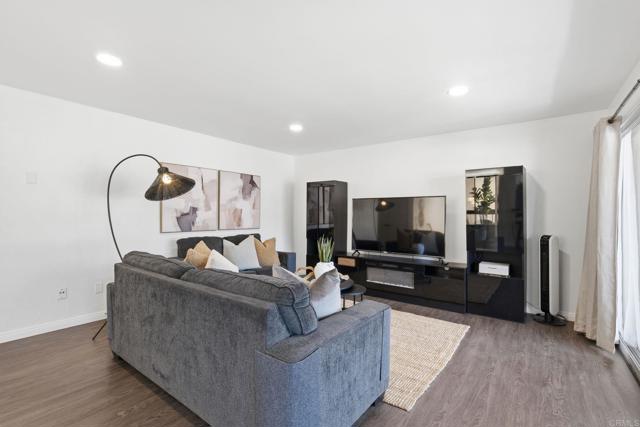 Detail Gallery Image 8 of 28 For 6349 Caminito Salado, San Diego,  CA 92111 - 3 Beds | 2 Baths