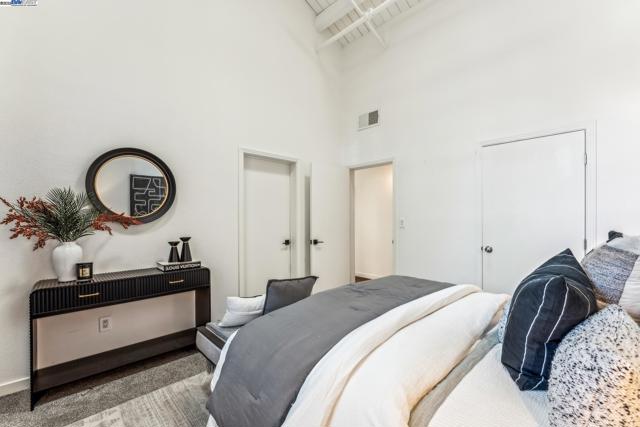 311 4th St, Oakland CA: https://media.crmls.org/mediaz/418802cf-8537-4e88-840e-457f40ffc0cd.jpg