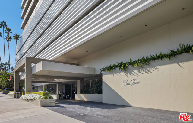 Image 20 of 22 For 9255 Doheny Road 1101