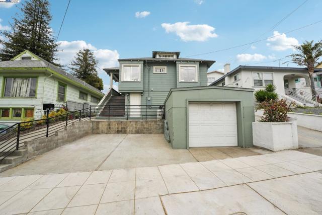 2155 42nd Ave, Oakland CA: https://media.crmls.org/mediaz/4188fa29-1702-4eb1-bbed-cd231ca04244.jpg