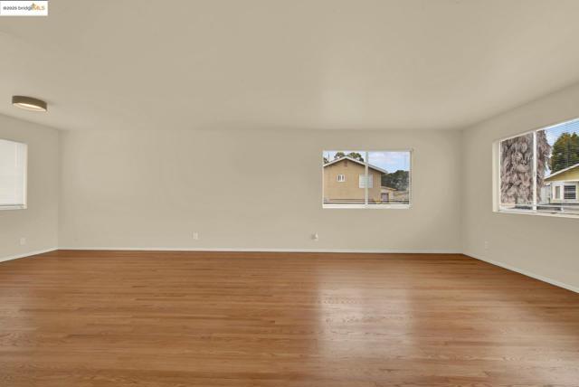 2524 Parker Ave, Oakland CA: https://media.crmls.org/mediaz/41890aaa-f654-4951-80f9-109194f9bbdb.jpg