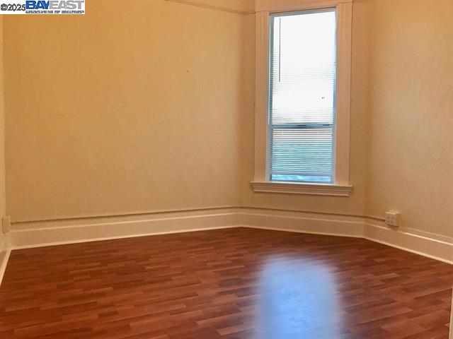 1707 Lincoln Ave, Alameda CA: https://media.crmls.org/mediaz/41897ff5-879a-4b3d-8996-e58bafba1fc0.jpg