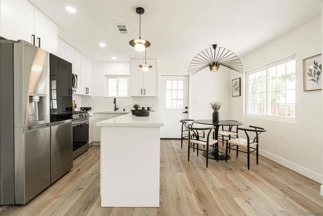 9376 Starcrest Dr, Santee CA: https://media.crmls.org/mediaz/418a4f71-86bf-46f6-a289-5b168e991832.jpg