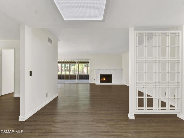 121 Ensenada Avenue, Newbury Park CA: https://media.crmls.org/mediaz/418abc2c-6561-44d6-8501-ef1c7e7036ea.jpg