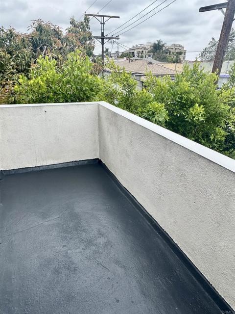 1217 S Ogden Drive, Los Angeles CA: https://media.crmls.org/mediaz/418b6220-9596-410a-96e3-8d3a8101a23f.jpg