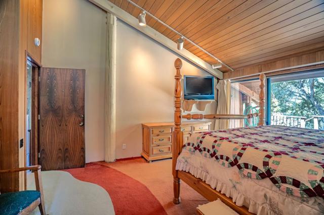 45 Ranch Road, Woodside CA: https://media.crmls.org/mediaz/418b8507-73f0-4156-8a9a-4f217cf0164d.jpg