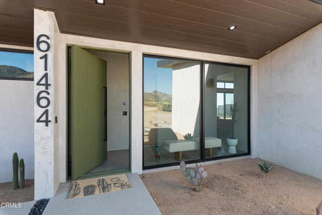 61464 Melton Trail, Joshua Tree CA: https://media.crmls.org/mediaz/418b981d-d3f8-4a13-90c8-86df37e1520f.jpg