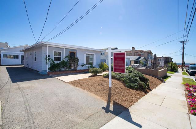 Detail Gallery Image 2 of 19 For 157 & 157 1/2 Maple Ave, Carlsbad,  CA 92008 - 3 Beds | 2 Baths