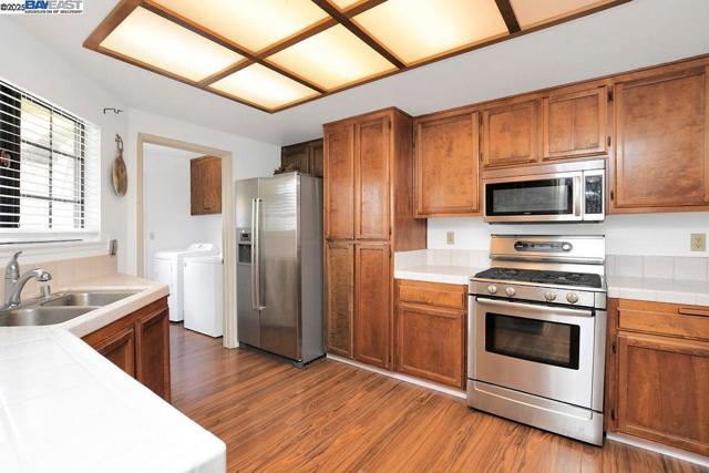 4691 Spinnaker Way, Discovery Bay CA: https://media.crmls.org/mediaz/418c893e-e365-4454-8f70-6b5ddcb6a6e3.jpg