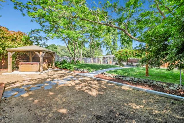 18 Linden Road, Watsonville CA: https://media.crmls.org/mediaz/418ce59d-8545-41d5-96aa-7c5189f4e6e2.jpg