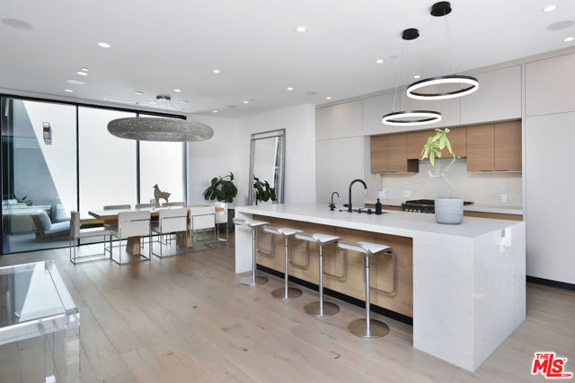 5316 Lennox, Sherman Oaks CA: https://media.crmls.org/mediaz/418d9dd6-1e60-41e0-a43d-10468ecc4666.jpg