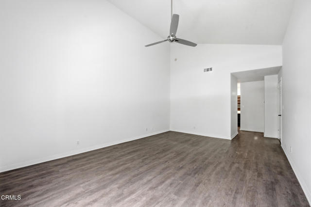 574 Charles Street, Moorpark CA: https://media.crmls.org/mediaz/418e4525-4406-4323-81ba-95cc1c826c46.jpg
