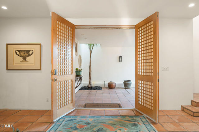 1571 Mandalay Beach Road, Oxnard CA: https://media.crmls.org/mediaz/418e6b5e-3aac-4318-9958-10542a910bb6.jpg