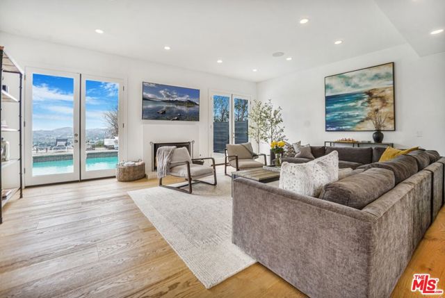 3485 Ridgeford Drive, Westlake Village CA: https://media.crmls.org/mediaz/418e90a3-1d06-490e-82ad-3b1ce9a477bd.jpg
