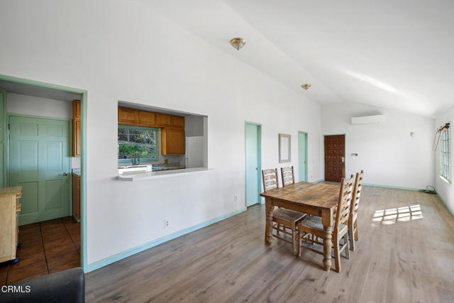 Detail Gallery Image 5 of 32 For 3864 Clayton Ave, Los Angeles,  CA 90027 - 2 Beds | 1 Baths