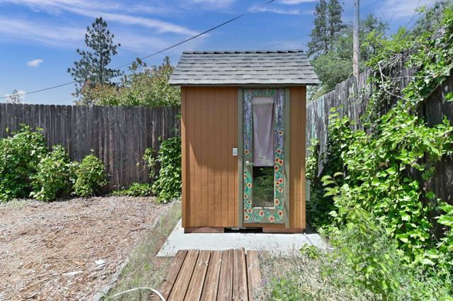 18757 Sunrise Way, Tuolumne CA: https://media.crmls.org/mediaz/418f611f-cb5b-42d3-b542-d72f71b35660.jpg
