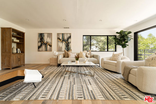 11587 Sunshine Terrace, Studio City CA: https://media.crmls.org/mediaz/418fd203-083b-4483-8f52-7f4c965512d5.jpg