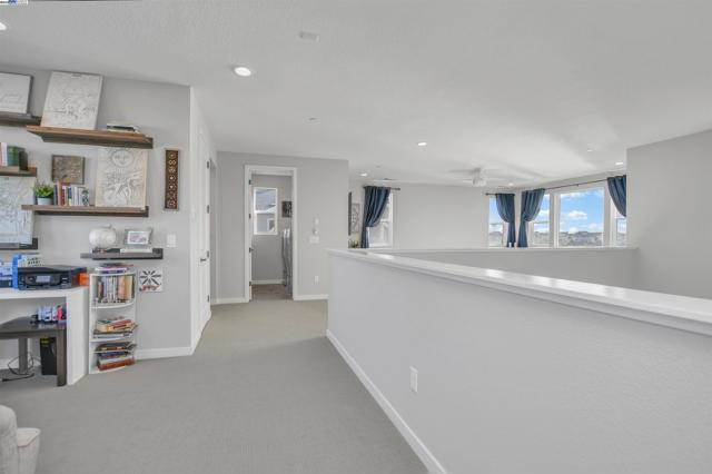 30 Grey Whale Pl, Bethel Island CA: https://media.crmls.org/mediaz/419004ee-98b6-4a60-ae52-8ea7629d434f.jpg