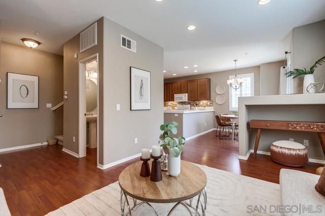 16915 HUTCHINS LANDING, San Diego CA: https://media.crmls.org/mediaz/41903b4b-d1d2-4b86-8029-eb8a717869e4.jpg