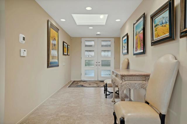 10 Colgate Drive, Rancho Mirage CA: https://media.crmls.org/mediaz/41906c01-3944-49aa-84ec-8a9334a7b9f1.jpg