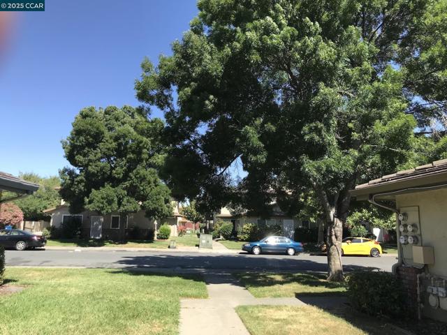 2118 Peppertree Way, Antioch CA: https://media.crmls.org/mediaz/41906e72-6979-4a3a-ad48-3805f78e1767.jpg