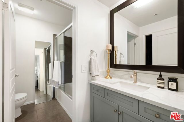 7320 Hawthorn Avenue, Los Angeles CA: https://media.crmls.org/mediaz/41911a05-7e81-46c9-93c1-b71fbbd48204.jpg