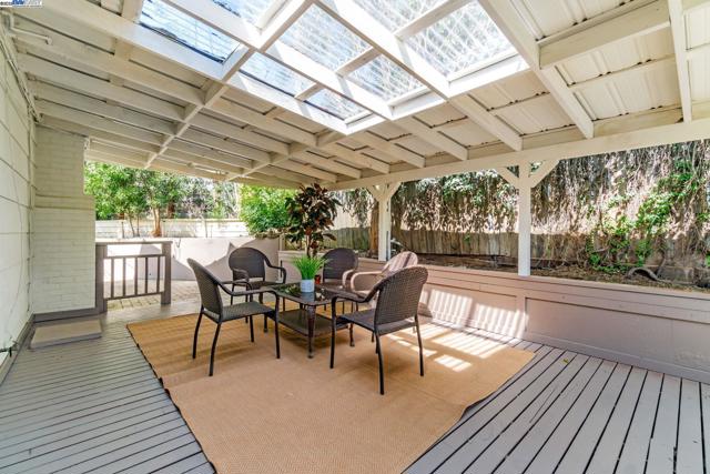 6013 Green Glen Way, Sacramento CA: https://media.crmls.org/mediaz/41914c37-de9d-41d9-92a2-d2f05a53b924.jpg