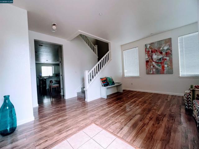 430 Chestnut Street, Brentwood CA: https://media.crmls.org/mediaz/419164c9-399d-48cb-b188-b89c154926e4.jpg