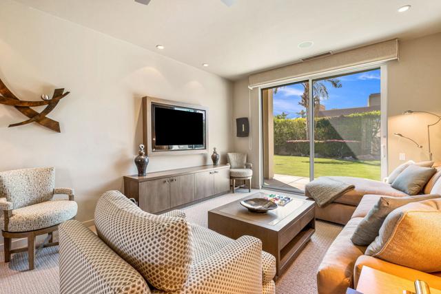 28 Sun Ridge Circle, Rancho Mirage CA: https://media.crmls.org/mediaz/41919d09-7ec8-49b9-ab88-0aeb757cfb77.jpg
