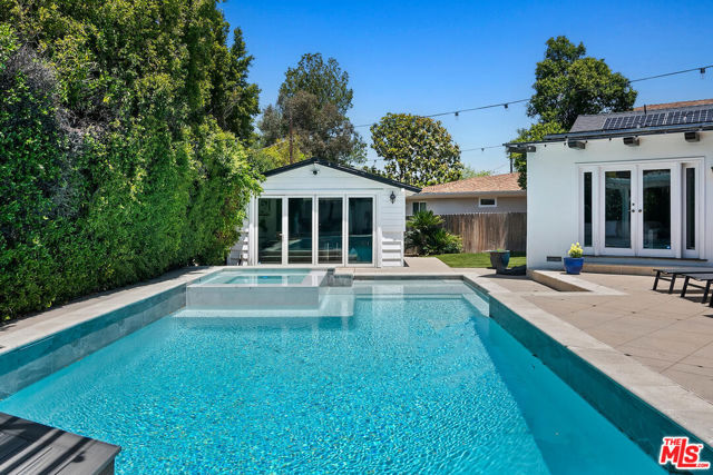 4909 Encino Terrace, Encino CA: https://media.crmls.org/mediaz/4191be7a-fdde-42b1-8176-337d39102cc8.jpg