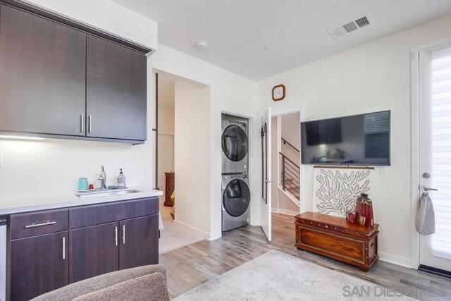 2092 Tango Loop, Chula Vista CA: https://media.crmls.org/mediaz/419268b2-e58a-4f7e-9033-ed0acc7af79d.jpg