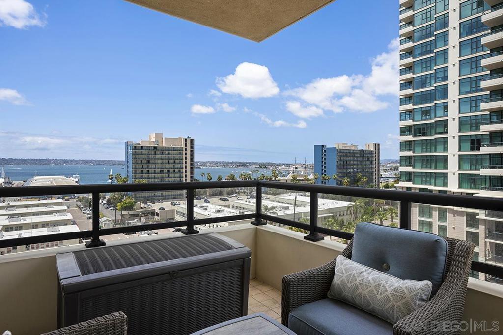 1199 Pacific Hwy #1002